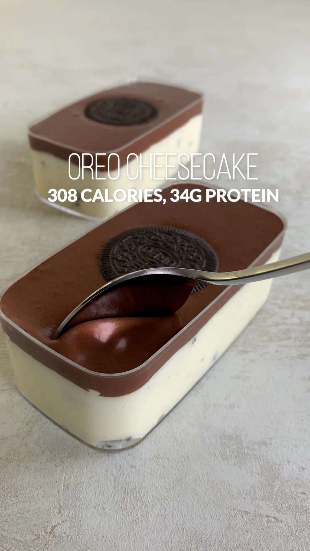 Copinhos de cheesecake proteico Oreo