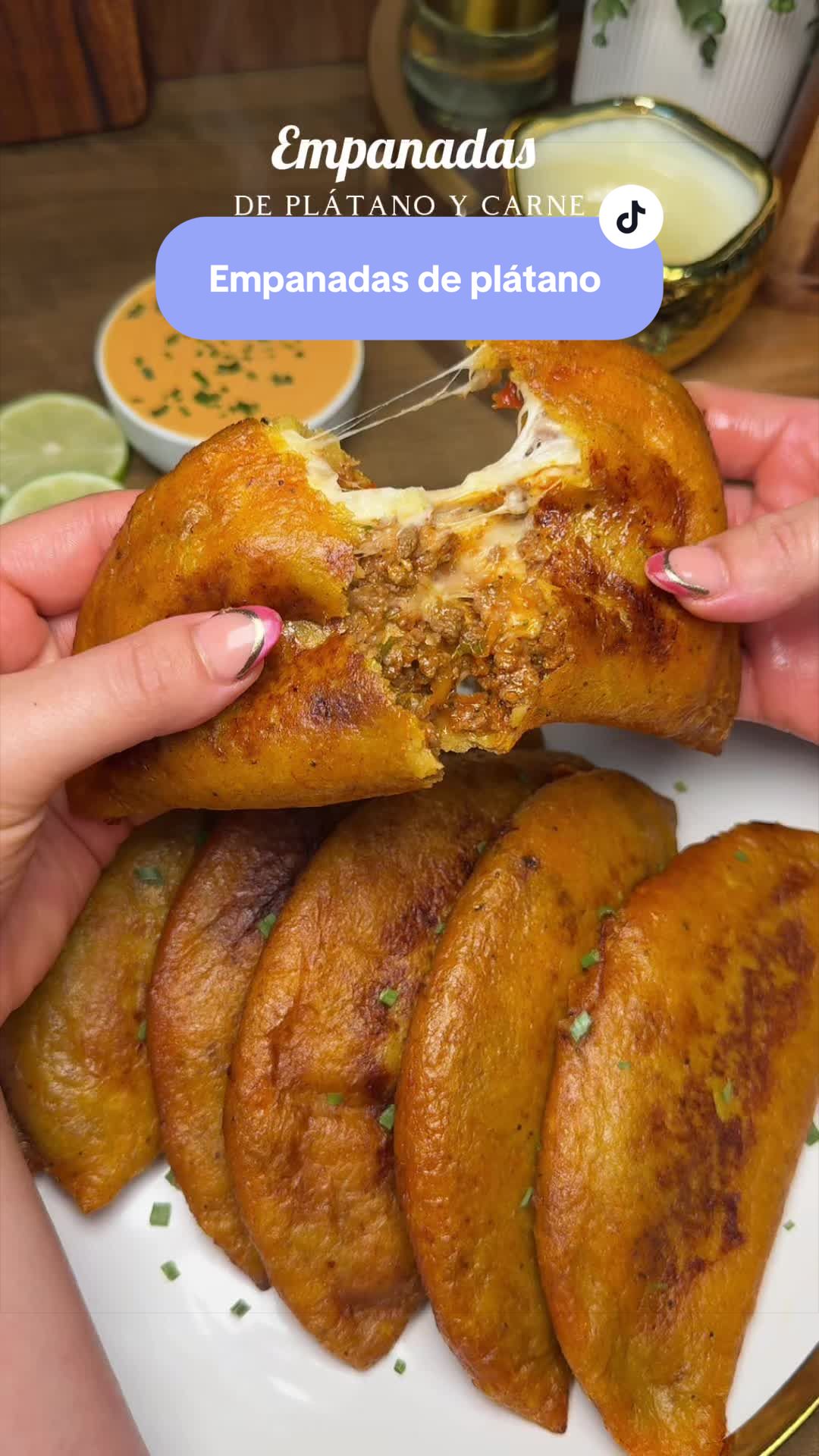 Empanadas di platano con carne e formaggio