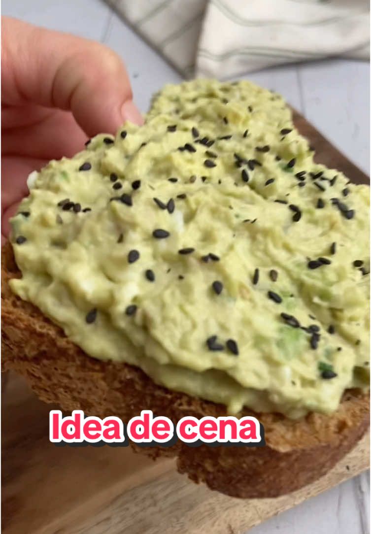 Bruschette all'avocado, tonno e uovo