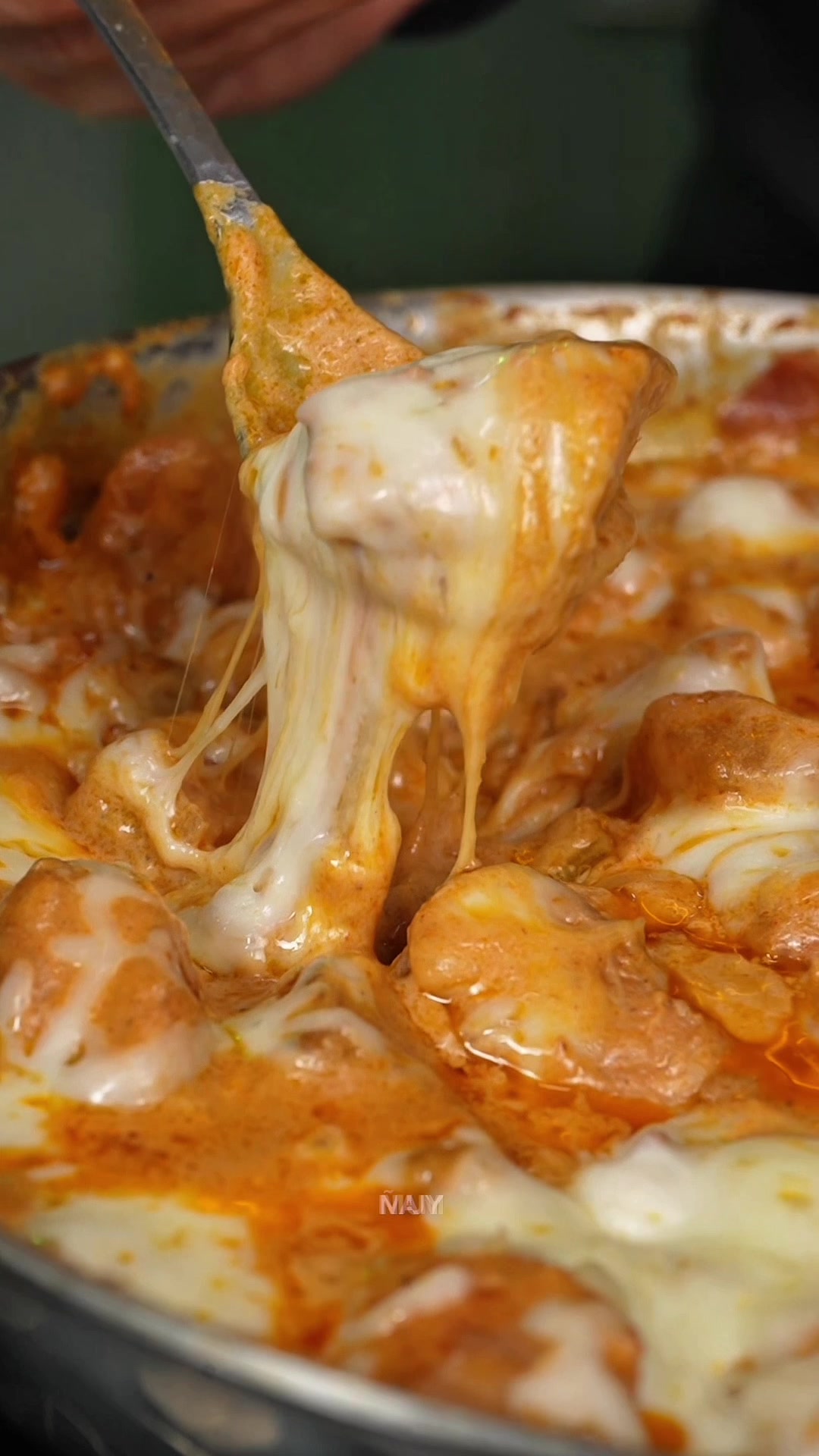 Cremiges Hähnchen mit Kartoffeln, Käse und Speck