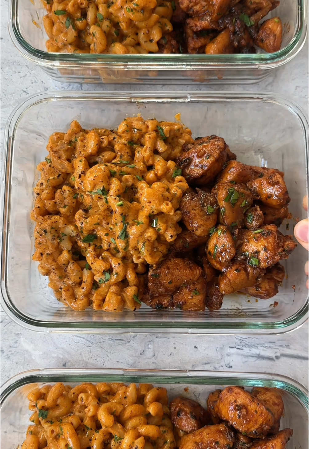 Poulet au miel et à l'ail avec Mac & Cheese