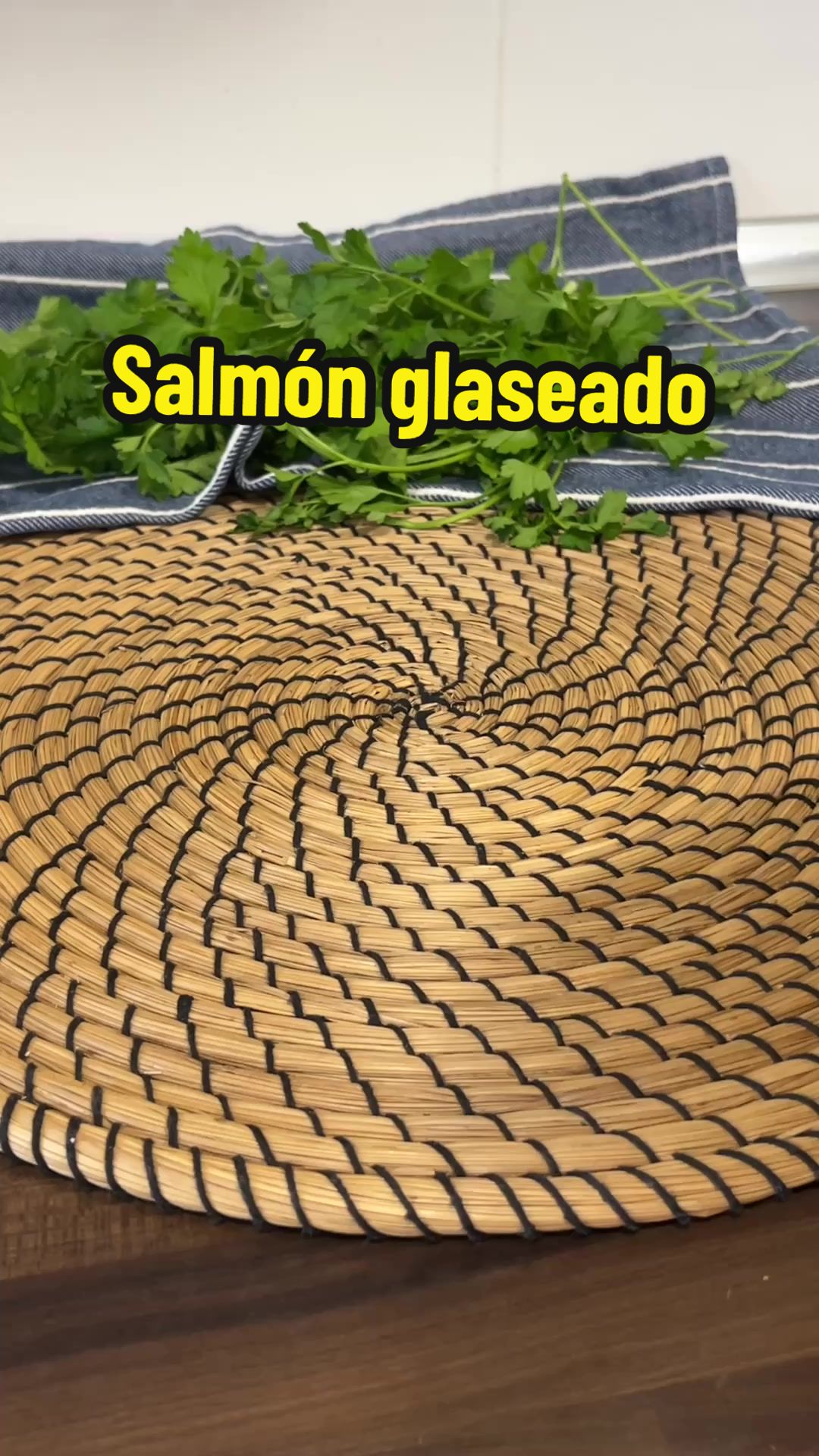 Salmone glassato al miele e soia