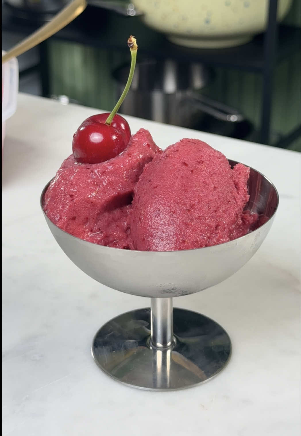 Gelato naturale alle ciliegie