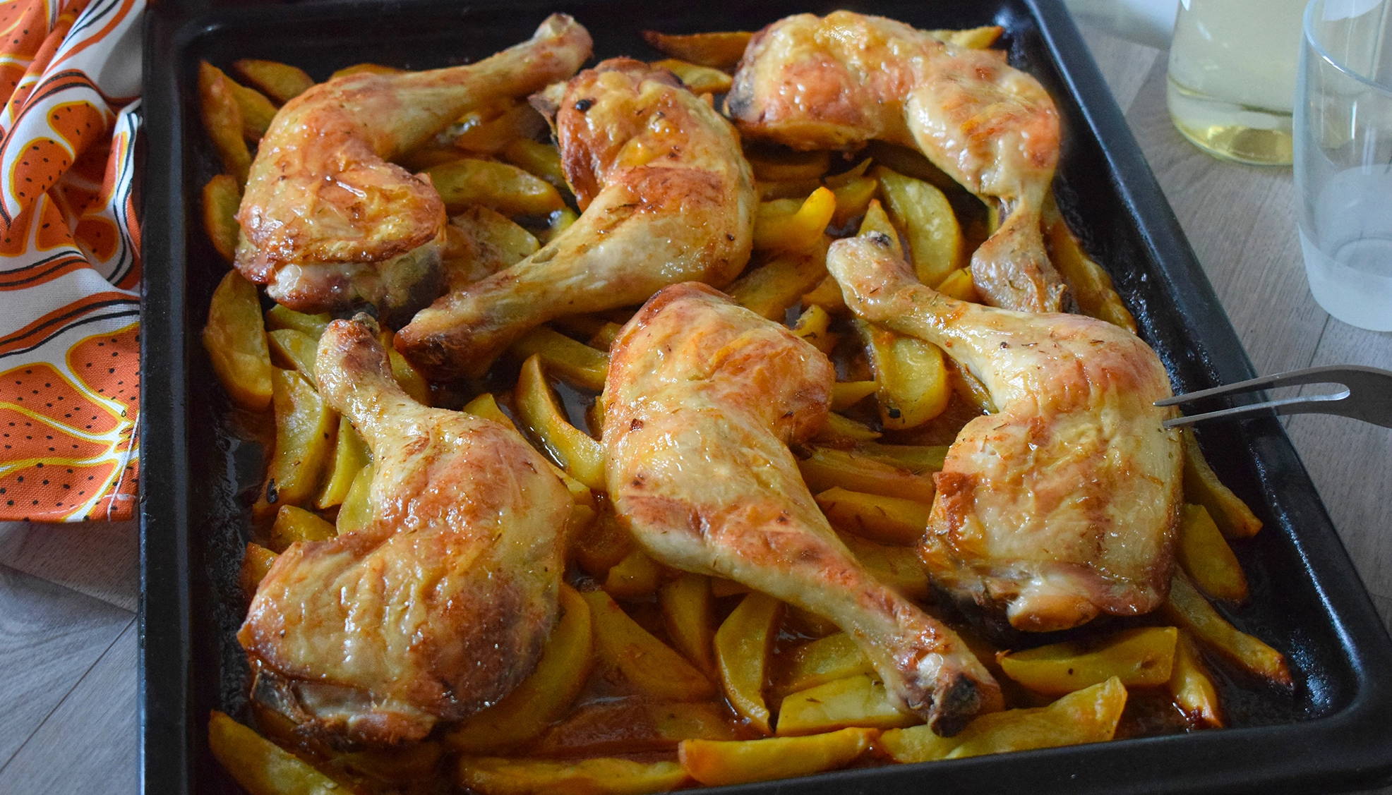 Ofenhähnchen mit Kartoffeln und hausgemachtem Dressing