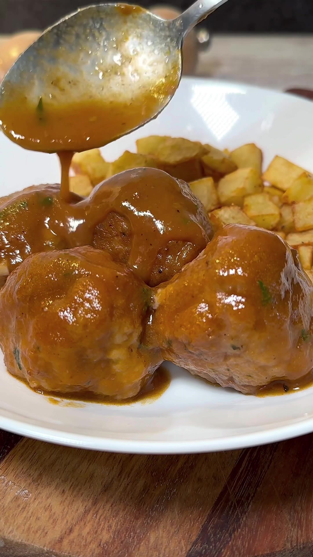 Traditionele gehaktballetjes in saus