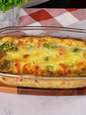 Brokkoli-Gratin mit Käse und Tomaten