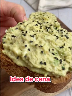 Brutale Avocado-Toasts mit Thunfisch und Ei