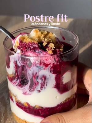 Dessert cremoso ai mirtilli e limone fit