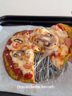 Low-Carb Zucchini-Pizza ohne Mehl