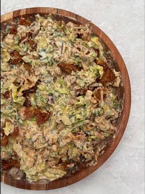 Salade César de Pâtes Croustillantes au Poulet
