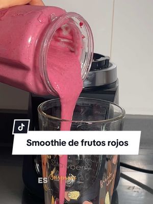 Smoothie aux fruits rouges