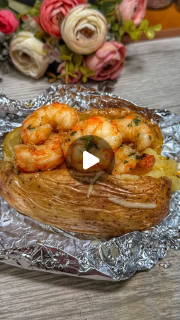 Gefüllte Kartoffel mit Knoblauchgarnelen