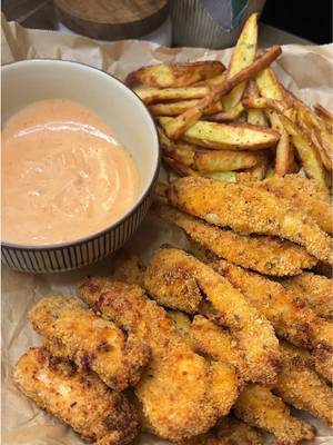 Knusprige Hähnchenstreifen mit Pommes
