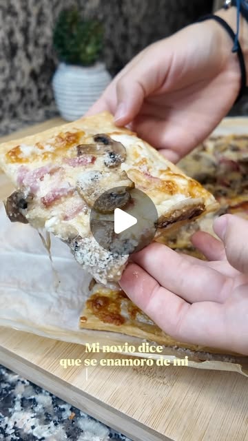 Hausgemachte Carbonara-Pizza