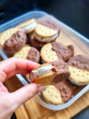 Hausgemachtes Keks-Eis im Maxibon-Stil