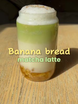 Bananenbrot Matcha Latte