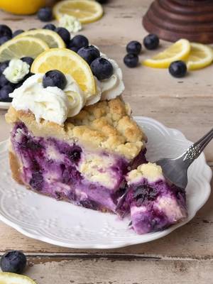 Zitronen-Blaubeer-Crumble-Käsekuchen