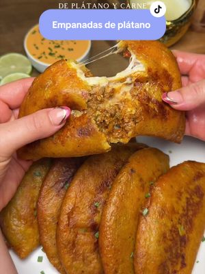 Kochbananen-Empanadas mit Fleisch und Käse