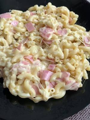 Cremige Pasta mit Schinken und Käse