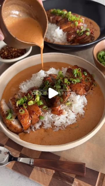 Poulet glacé sucré-salé et riz crémeux